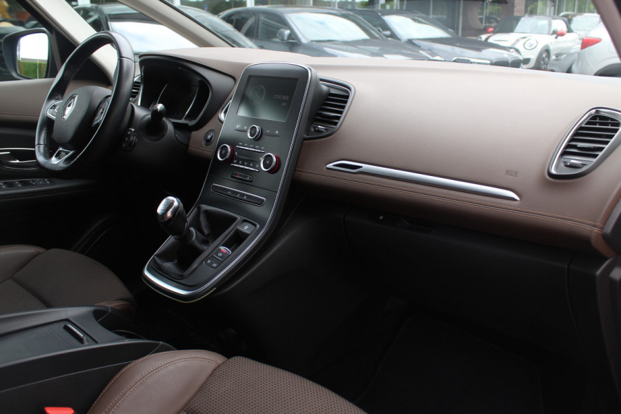 Renault Grand Scénic 1.2 TCe Intens 7p. / Trekhaak / Camera / Navigatie / 20'' / Half leder / Keyless / Dodehoek / Cruise Control