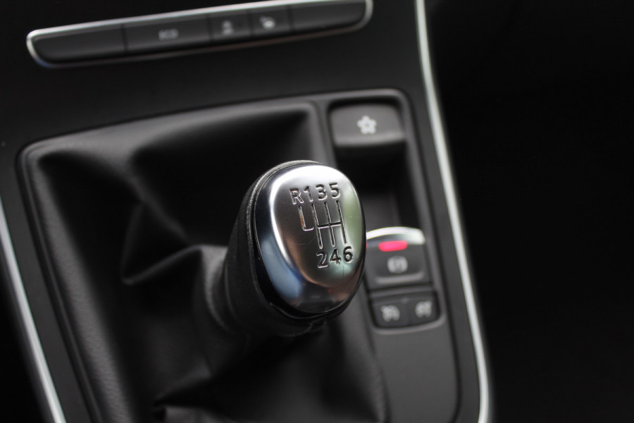 Renault Grand Scénic 1.2 TCe Intens 7p. / Trekhaak / Camera / Navigatie / 20'' / Half leder / Keyless / Dodehoek / Cruise Control