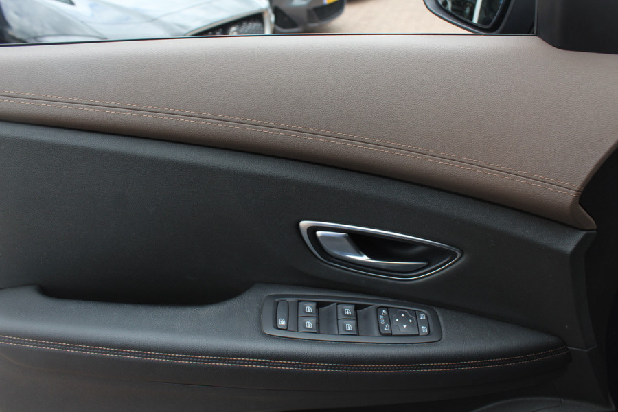 Renault Grand Scénic 1.2 TCe Intens 7p. / Trekhaak / Camera / Navigatie / 20'' / Half leder / Keyless / Dodehoek / Cruise Control