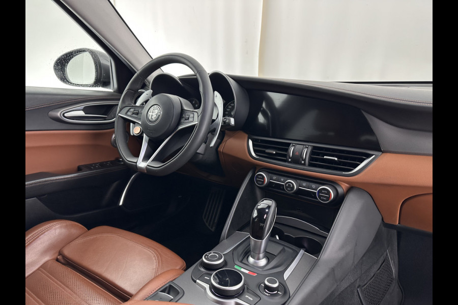 Alfa Romeo Giulia 2.0 T AWD Veloce Aut. *FULL-LEATHER | XENON | MEMORY-PACK | HARMAN/KARDON | CAMERA | KEYLESS | DAB+ | NAVI-FULLMAP | ECC | PDC | CRUISE | 19''ALU*