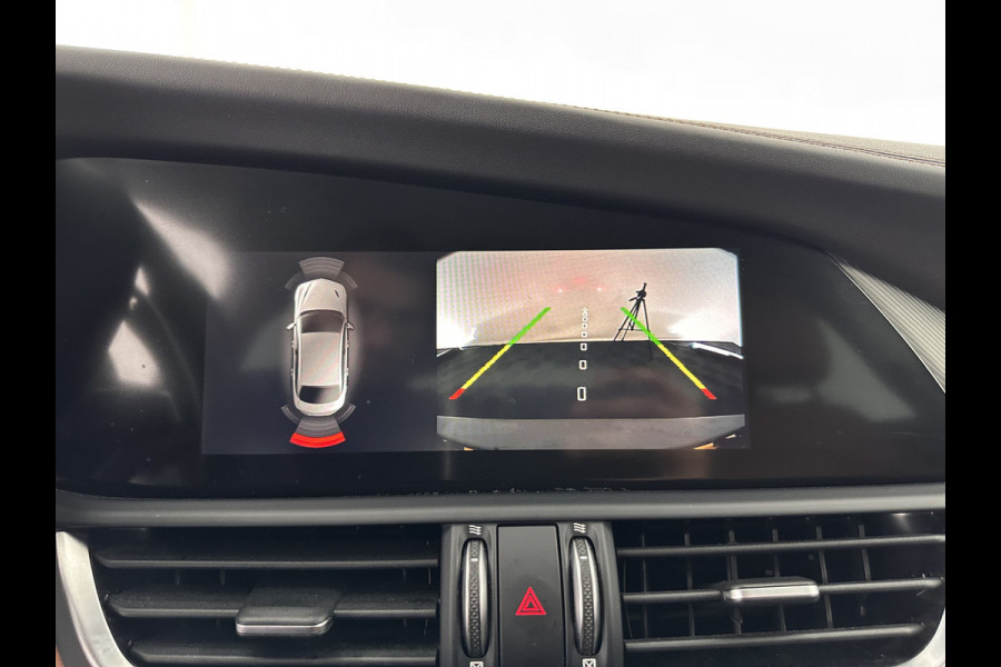 Alfa Romeo Giulia 2.0 T AWD Veloce Aut. *FULL-LEATHER | XENON | MEMORY-PACK | HARMAN/KARDON | CAMERA | KEYLESS | DAB+ | NAVI-FULLMAP | ECC | PDC | CRUISE | 19''ALU*