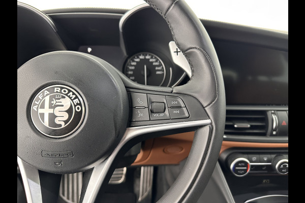 Alfa Romeo Giulia 2.0 T AWD Veloce Aut. *FULL-LEATHER | XENON | MEMORY-PACK | HARMAN/KARDON | CAMERA | KEYLESS | DAB+ | NAVI-FULLMAP | ECC | PDC | CRUISE | 19''ALU*