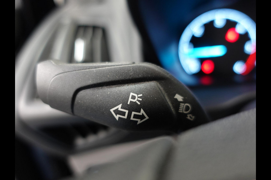 Ford Transit Connect 1.5 EcoBlue L2 Trend Automaat Navigatie Airco Parkeersensoren Cruise Control Camera Trekhaak