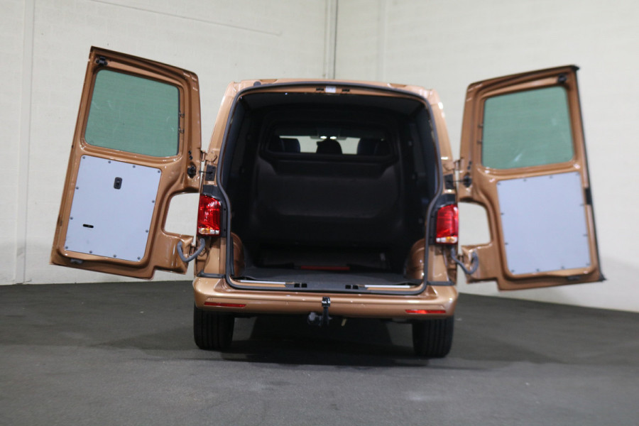 Volkswagen Transporter 2.0 TDI 204pk Bulli L2 H1 DC Airco Navigatie Apple Carplay Trekhaak