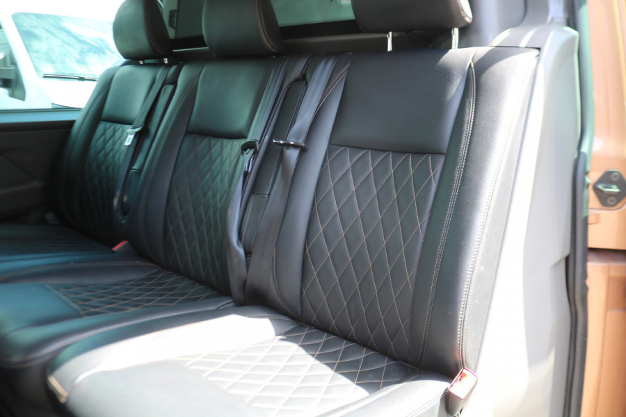 Volkswagen Transporter 2.0 TDI 204pk Bulli L2 H1 DC Airco Navigatie Apple Carplay Trekhaak