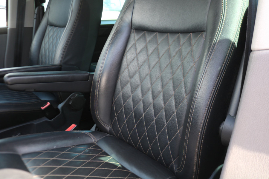 Volkswagen Transporter 2.0 TDI 204pk Bulli L2 H1 DC Airco Navigatie Apple Carplay Trekhaak