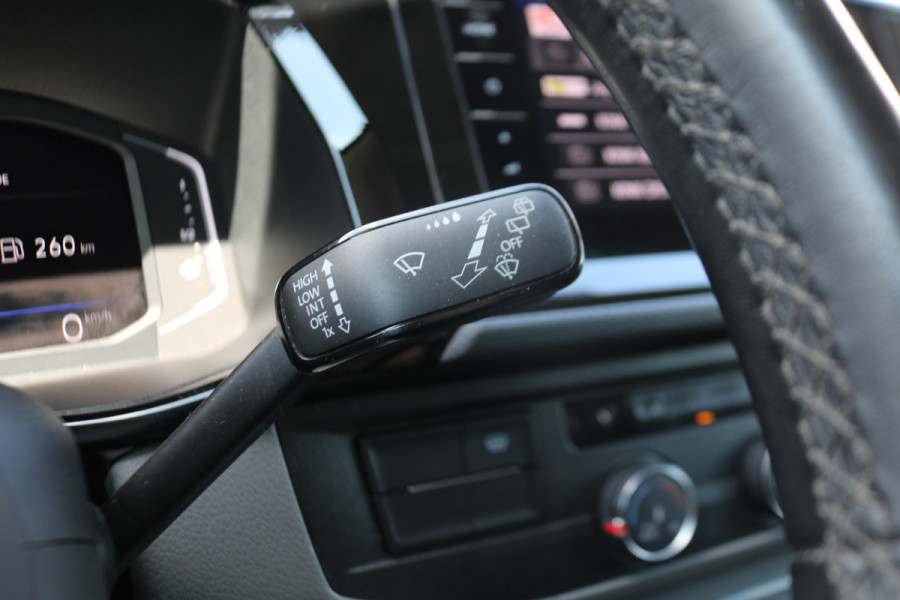 Volkswagen Transporter 2.0 TDI 204pk Bulli L2 H1 DC Airco Navigatie Apple Carplay Trekhaak