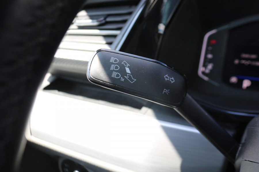 Volkswagen Transporter 2.0 TDI 204pk Bulli L2 H1 DC Airco Navigatie Apple Carplay Trekhaak