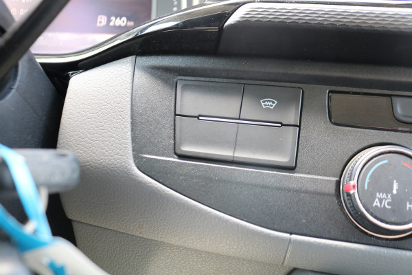 Volkswagen Transporter 2.0 TDI 204pk Bulli L2 H1 DC Airco Navigatie Apple Carplay Trekhaak