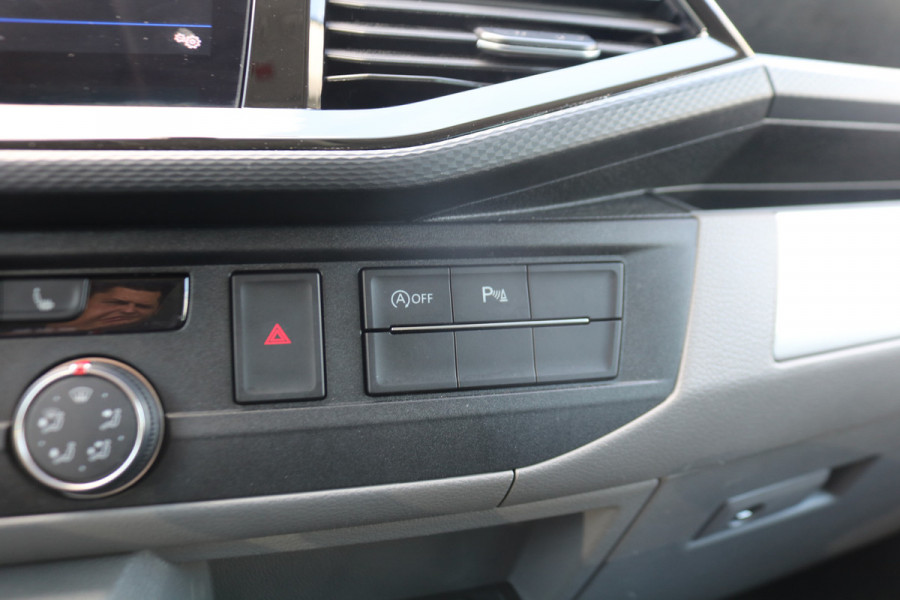 Volkswagen Transporter 2.0 TDI 204pk Bulli L2 H1 DC Airco Navigatie Apple Carplay Trekhaak