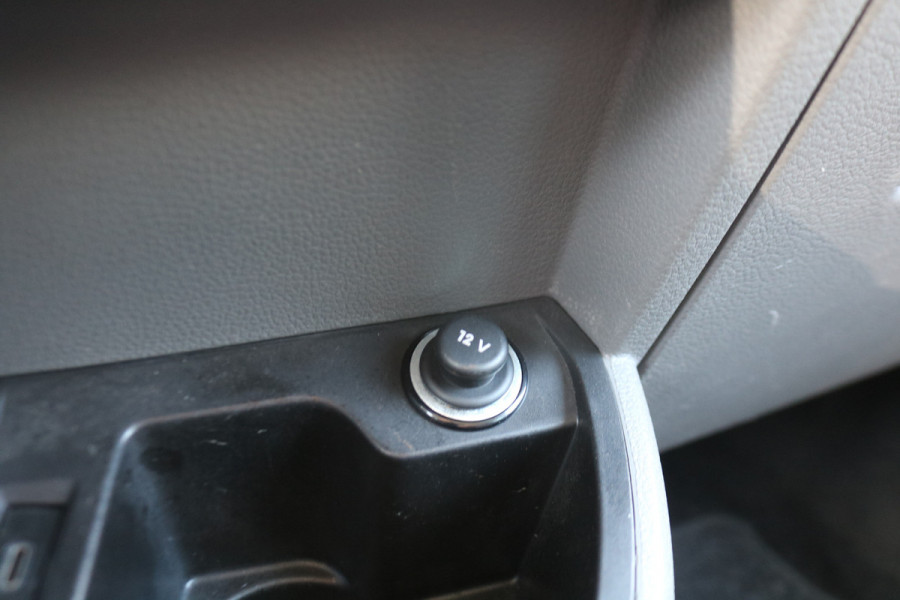 Volkswagen Transporter 2.0 TDI 204pk Bulli L2 H1 DC Airco Navigatie Apple Carplay Trekhaak