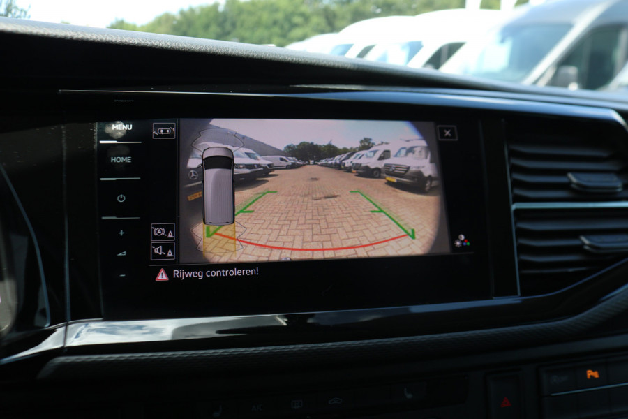 Volkswagen Transporter 2.0 TDI 204pk Bulli L2 H1 DC Airco Navigatie Apple Carplay Trekhaak