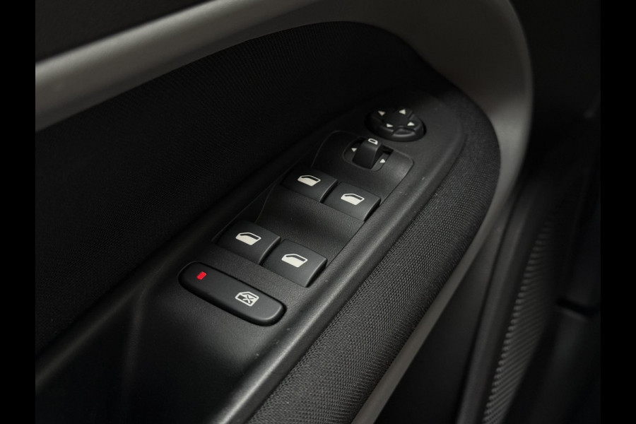 Jeep Avenger Altitude 54 kWh | Navi | Carplay | Stoelverwarming |
