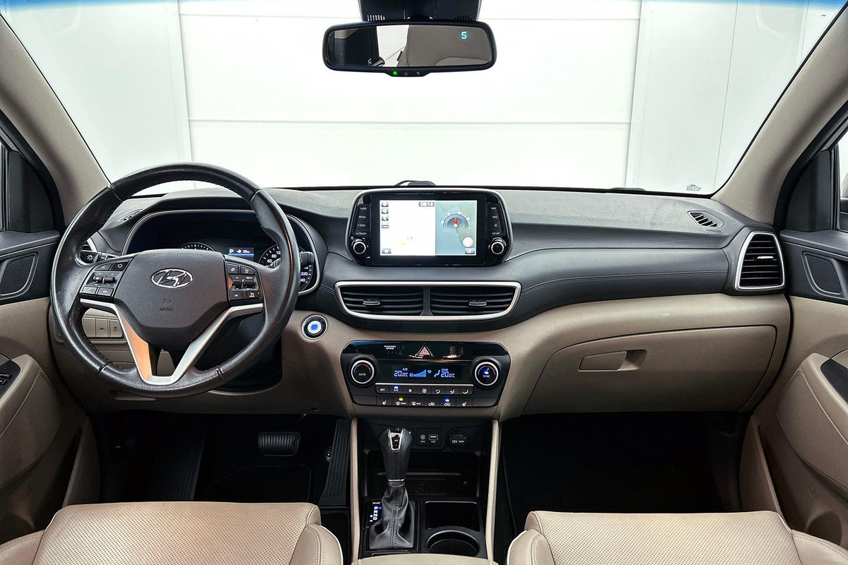 Hyundai Tucson 1.6 T-GDI Comfort(Goed onderH, Carplay, StoelV, Camera, Trekhaak, Navi, Elektrische stoelen, Parkeersensoren, Etc)