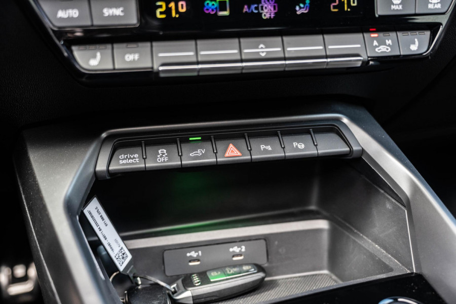 Audi A3 Sportback 40 TFSI e S-Line | B&O | HUD | Pano | Matrix led