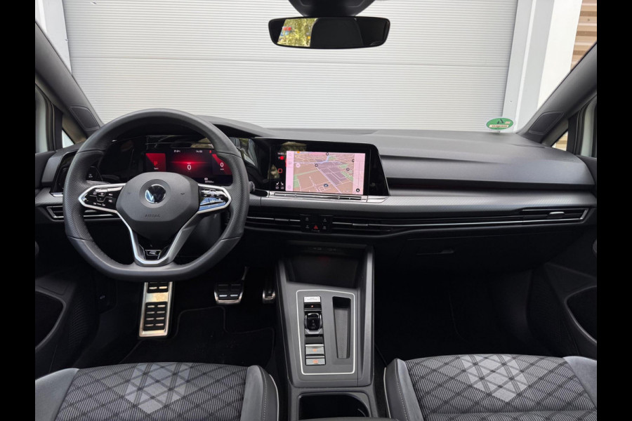 Volkswagen Golf 1.5 eTSI R-Line Pano/Matrix/Blindspot/Camera