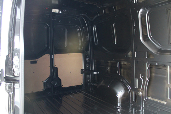 Renault Master T35 2.0 dCi 170pk L2H2 Extra - Navigatie - Camera - 270 gr deuren - Parkeersensoren - Draadloos laden - Rijklaar