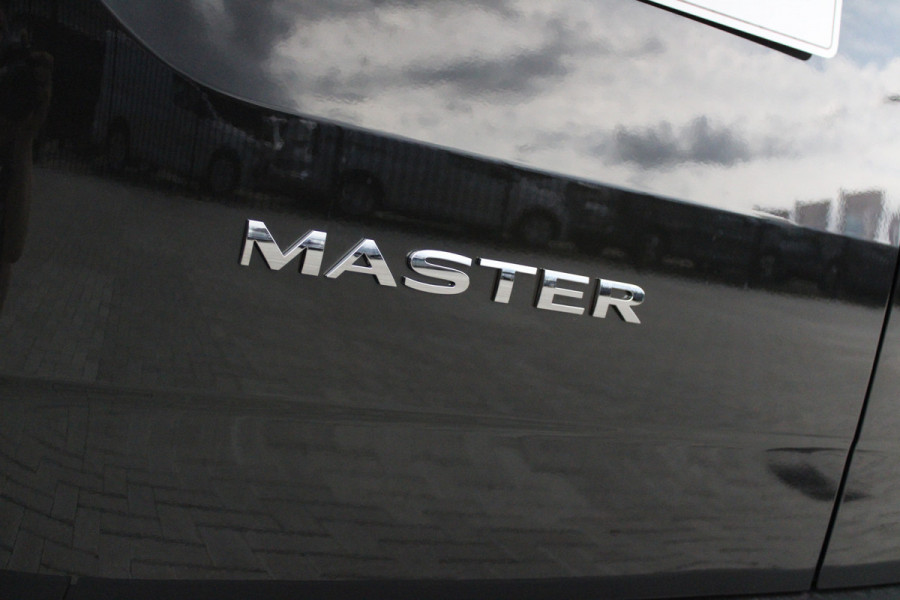 Renault Master T35 2.0 dCi 170pk L2H2 Extra - Navigatie - Camera - 270 gr deuren - Parkeersensoren - Draadloos laden - Rijklaar