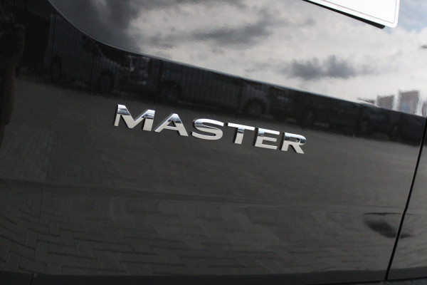 Renault Master T35 2.0 dCi 170pk L2H2 Extra - Navigatie - Camera - 270 gr deuren - Parkeersensoren - Draadloos laden - Rijklaar