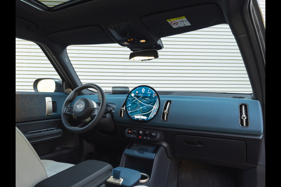MINI Countryman 1.5 C Favoured - XL Pakket - Pano - Trekhaak - Memoryzetel