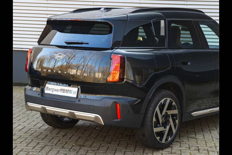 MINI Countryman 1.5 C Favoured - XL Pakket - Pano - Trekhaak - Memoryzetel