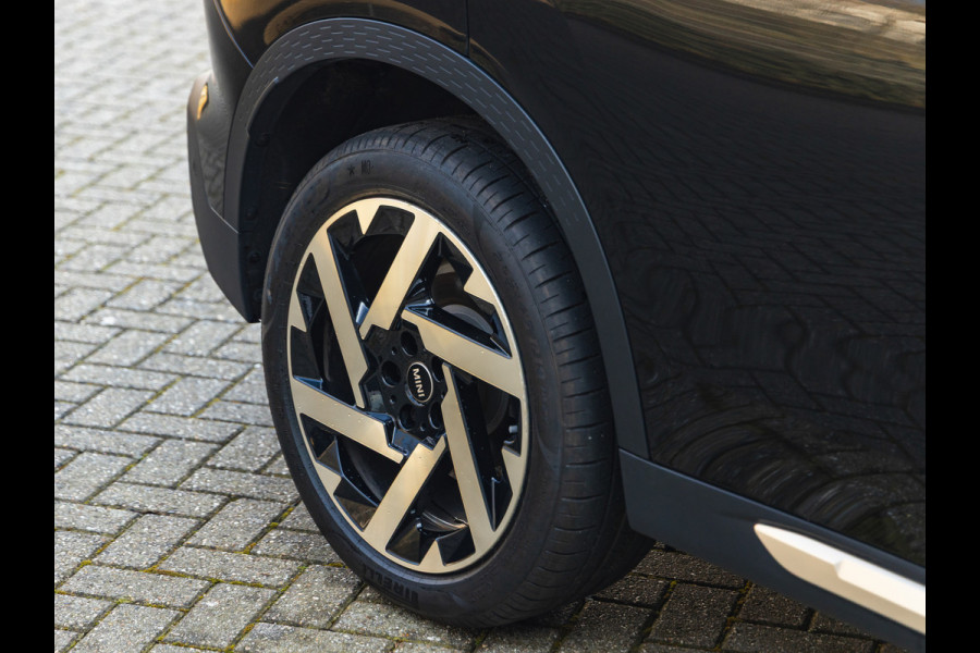 MINI Countryman 1.5 C Favoured - XL Pakket - Pano - Trekhaak - Memoryzetel