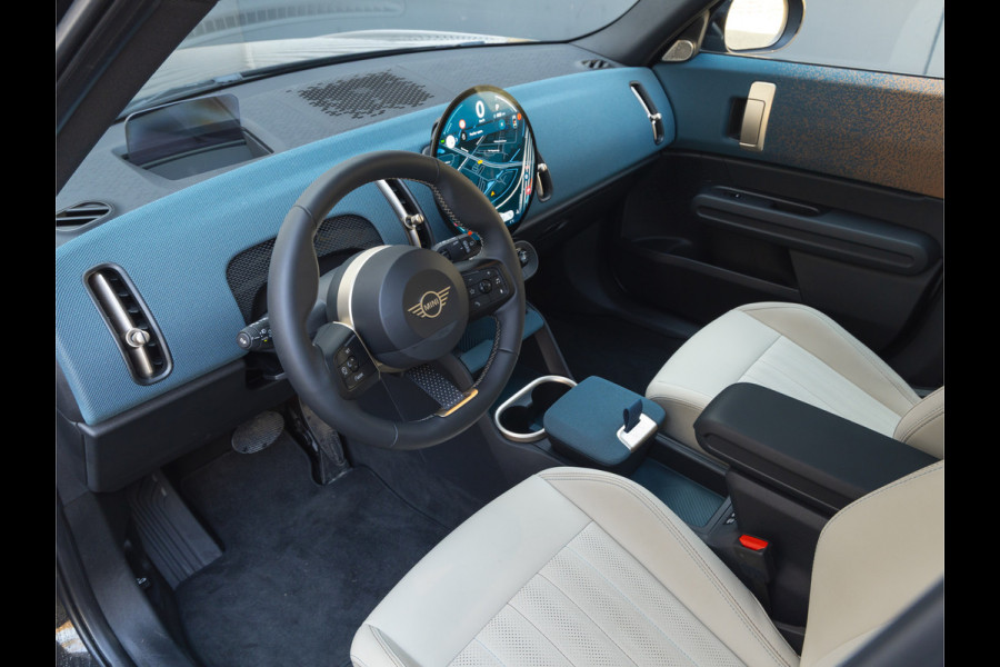 MINI Countryman 1.5 C Favoured - XL Pakket - Pano - Trekhaak - Memoryzetel