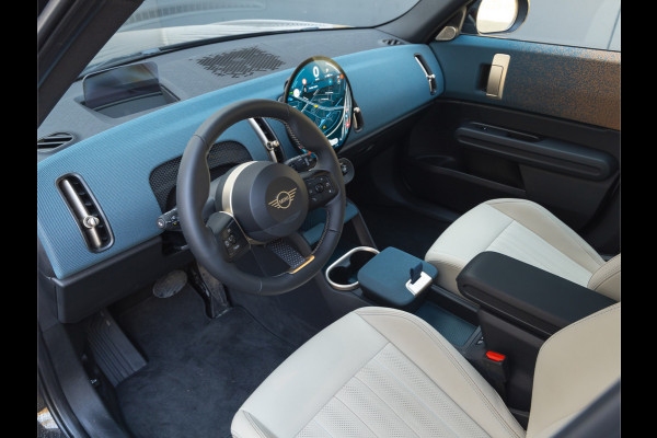 MINI Countryman 1.5 C Favoured - XL Pakket - Pano - Trekhaak - Memoryzetel