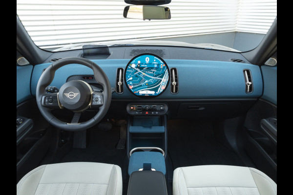 MINI Countryman 1.5 C Favoured - XL Pakket - Pano - Trekhaak - Memoryzetel