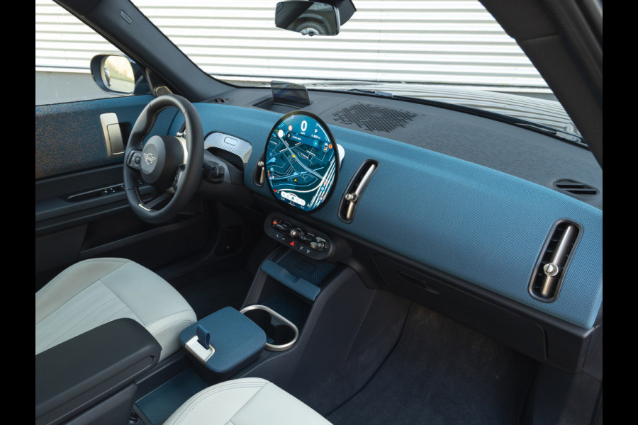 MINI Countryman 1.5 C Favoured - XL Pakket - Pano - Trekhaak - Memoryzetel