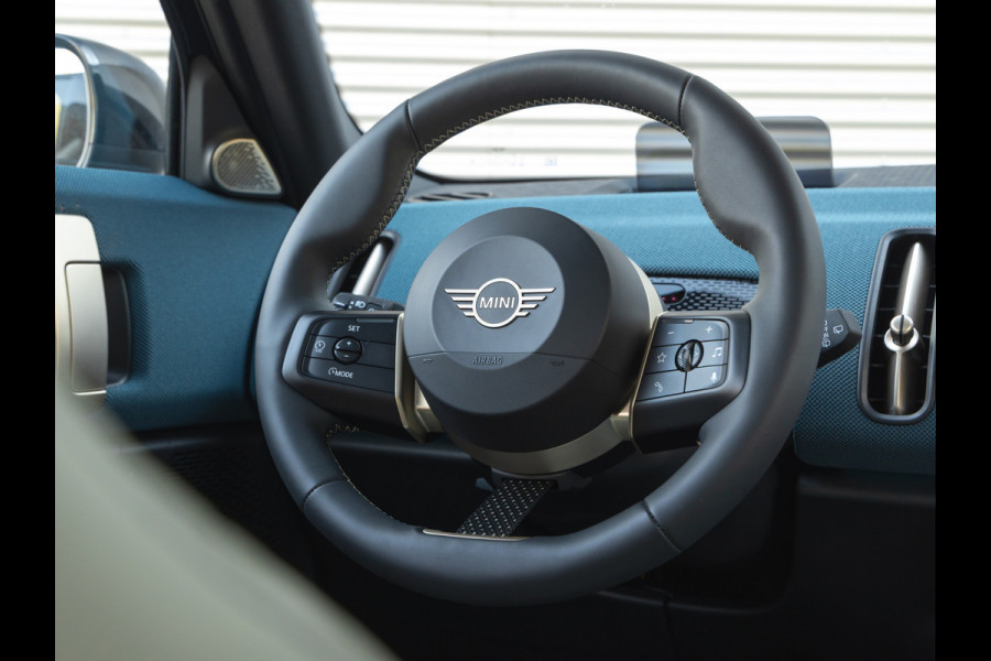 MINI Countryman 1.5 C Favoured - XL Pakket - Pano - Trekhaak - Memoryzetel