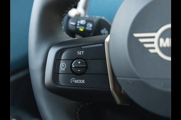 MINI Countryman 1.5 C Favoured - XL Pakket - Pano - Trekhaak - Memoryzetel
