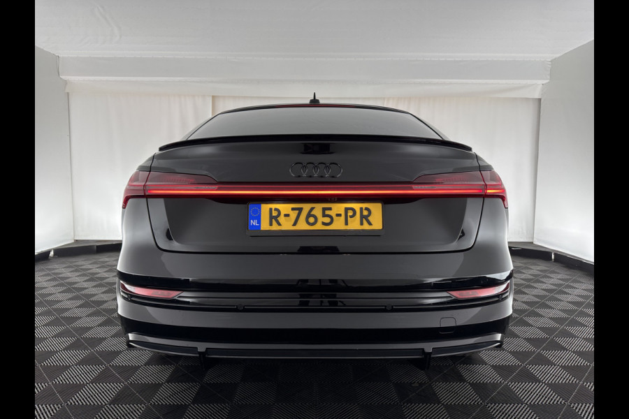 Audi e-tron Sportback 55 quattro S edition 95 kWh [ 3-Fase ] (INCL.BTW) *FULL-LEATHER | FULL-LED | ADAPTIVE-CRUISE | BANG&OLUFSEN | TOP-VIEW | MEMORY-PACK | BLIND-SPOT | KEYLESS | AMBIENT-LIGHT | AIR-SUSPENSION | SPORT-SEATS | DIGI-COCKPIT | 21''ALU |