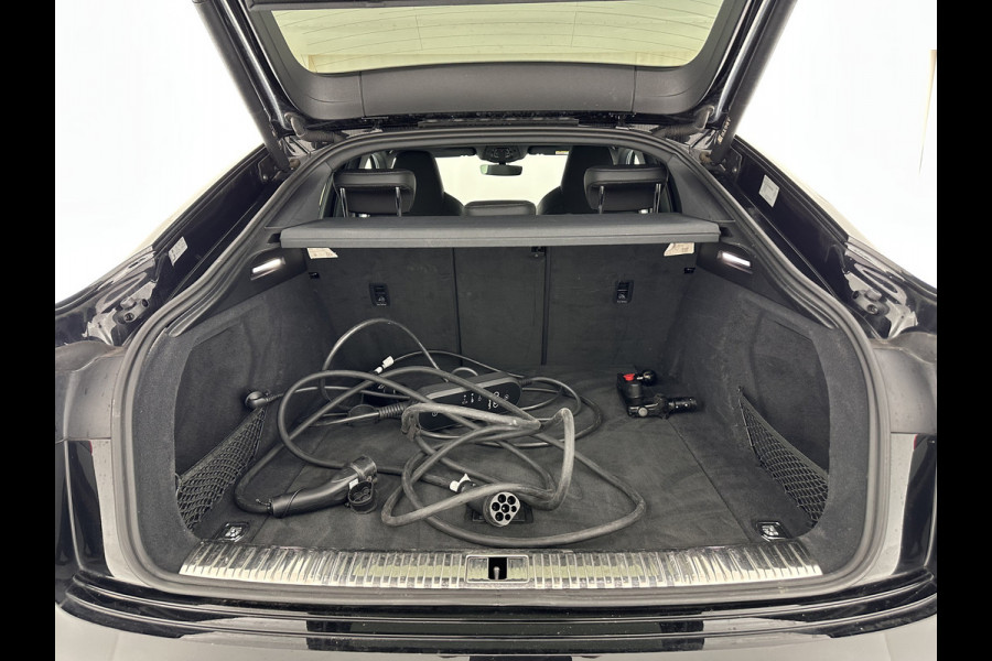 Audi e-tron Sportback 55 quattro S edition 95 kWh [ 3-Fase ] (INCL.BTW) *FULL-LEATHER | FULL-LED | ADAPTIVE-CRUISE | BANG&OLUFSEN | TOP-VIEW | MEMORY-PACK | BLIND-SPOT | KEYLESS | AMBIENT-LIGHT | AIR-SUSPENSION | SPORT-SEATS | DIGI-COCKPIT | 21''ALU |