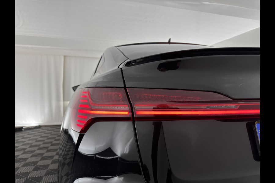 Audi e-tron Sportback 55 quattro S edition 95 kWh [ 3-Fase ] (INCL.BTW) *FULL-LEATHER | FULL-LED | ADAPTIVE-CRUISE | BANG&OLUFSEN | TOP-VIEW | MEMORY-PACK | BLIND-SPOT | KEYLESS | AMBIENT-LIGHT | AIR-SUSPENSION | SPORT-SEATS | DIGI-COCKPIT | 21''ALU |