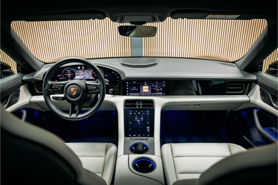 Porsche Taycan Sport Turismo 79 kWh | Performance-accu | Bose | 21'' velgen | Glazen dak | Porsche Sportsound | Warmtepomp |
