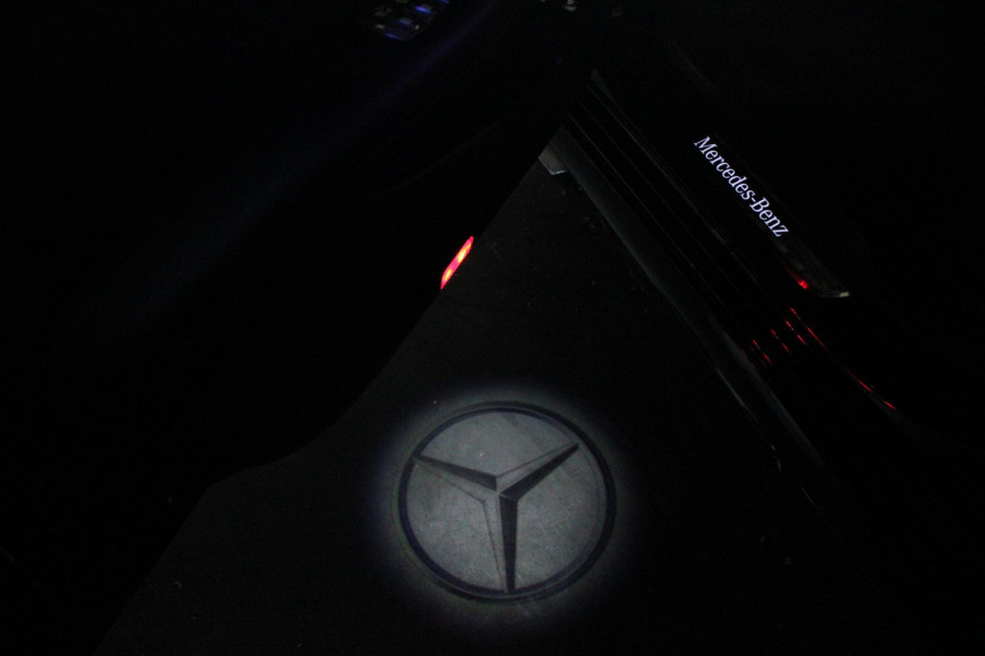 Mercedes-Benz E-Klasse 300e BUSINESS SOLUTION AMG NIGHT EDITION | AMG-STYLING | LICHTMETALEN VELGEN 19" | 360° CAMERA | | TREKHAAK | MULTIBEAM MATRIX LED KOPLAMPEN | LED ACHTERLICHTEN | ELEKTRISCH VERSTELBARE VOORSTOELEN MET GEHEUGEN FUNCTIE |  ALCANTARA / KUNSTLEDEREN BEKLEDING | VOORSTOELEN VERWARMBAAR | FULL MAP MBUX AUGMENTED REALITY NAVIGATIE | VERKEERSLICHTWEERGAVE | APPLE CARPLAY / ANDROID AUTO | SFEERVERLICHTING | ELEKTRONIC CLIMATE CONTROL |