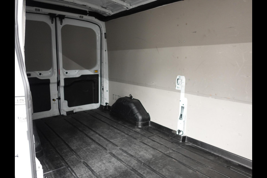 Ford Transit 310 105PK L3H2 Trend Navigatie Airco Parkeersensoren Bluetooth 3Zits Trekhaak Camera