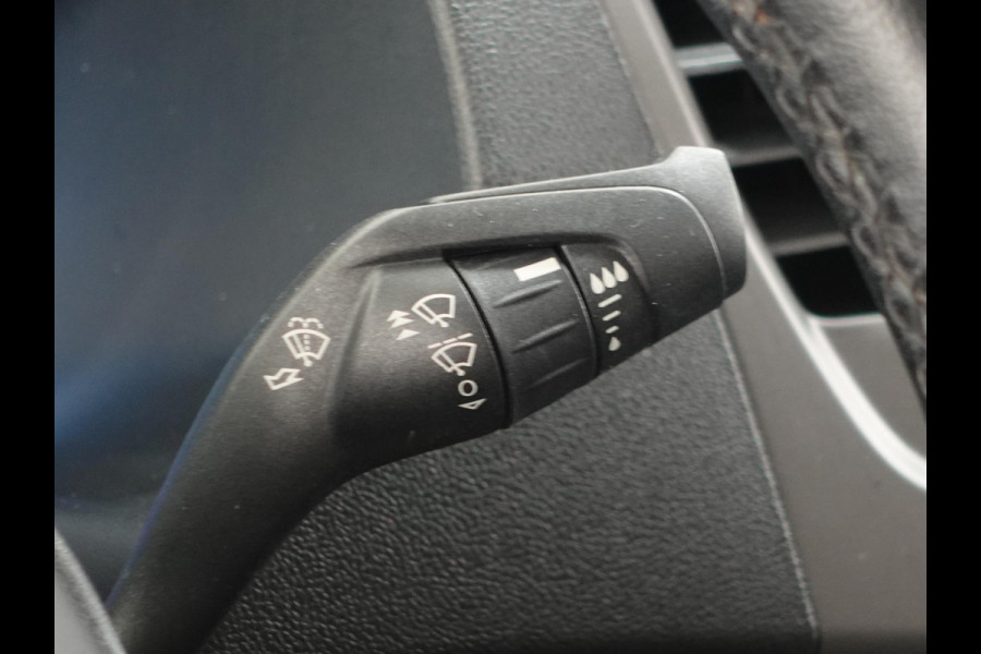 Ford Transit 310 105PK L3H2 Trend Navigatie Airco Parkeersensoren Bluetooth 3Zits Trekhaak Camera