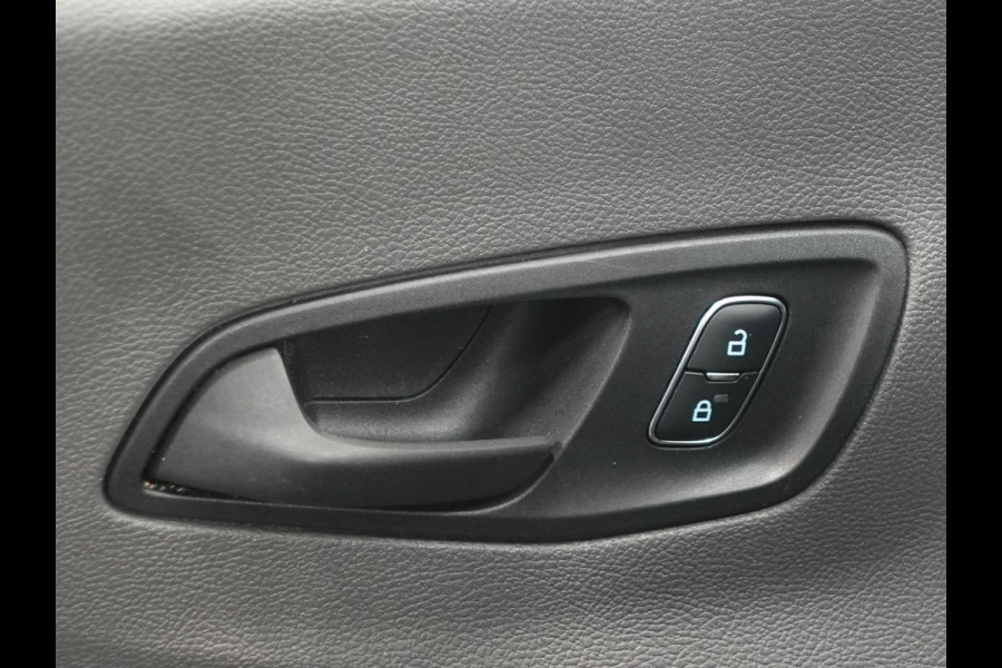 Ford Transit 310 105PK L3H2 Trend Navigatie Airco Parkeersensoren Bluetooth 3Zits Trekhaak Camera