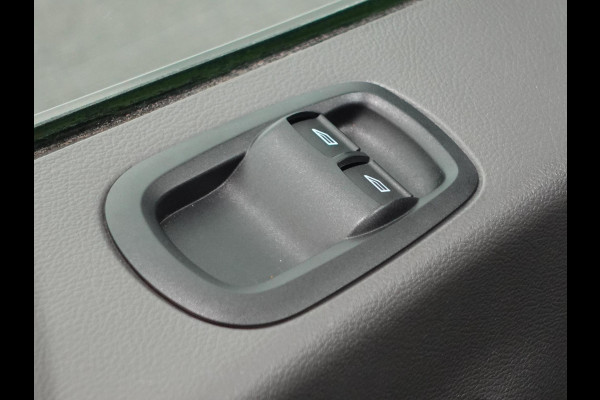 Ford Transit 310 105PK L3H2 Trend Navigatie Airco Parkeersensoren Bluetooth 3Zits Trekhaak Camera