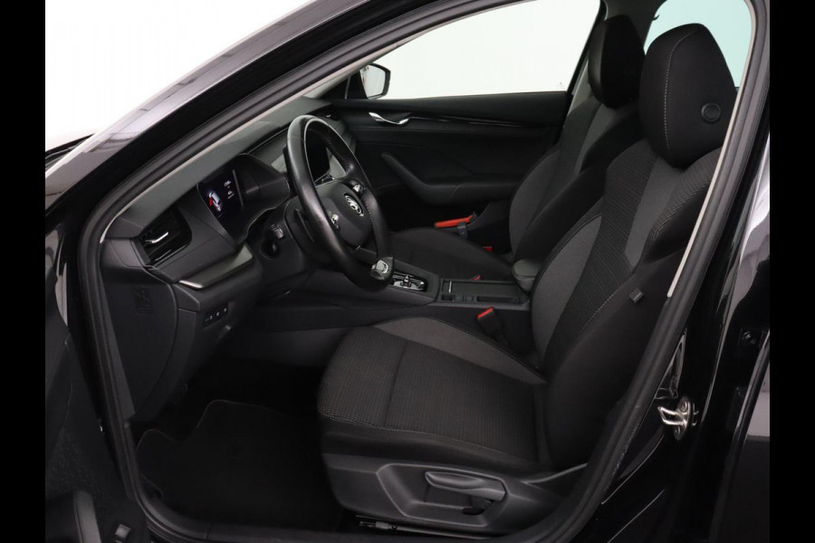Škoda Octavia 1.0 e-TSI Business Edition | Trekhaak | Carplay | Navigatie | Full LED | Climate control | Parkeerhulp | Cruise control