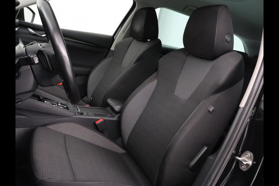 Škoda Octavia 1.0 e-TSI Business Edition | Trekhaak | Carplay | Navigatie | Full LED | Climate control | Parkeerhulp | Cruise control
