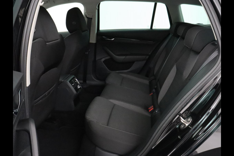 Škoda Octavia 1.0 e-TSI Business Edition | Trekhaak | Carplay | Navigatie | Full LED | Climate control | Parkeerhulp | Cruise control