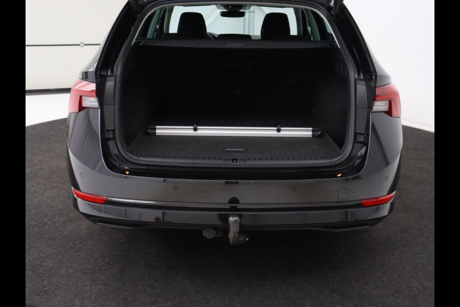 Škoda Octavia 1.0 e-TSI Business Edition | Trekhaak | Carplay | Navigatie | Full LED | Climate control | Parkeerhulp | Cruise control