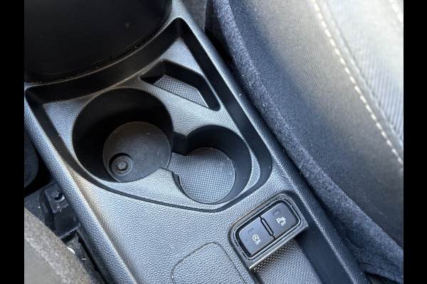 Hyundai i10 1.0i Comfort Smart 5-drs. NAVI/CARPLAY/CRUISE/PDC/15INCH/STOELVERWARMING