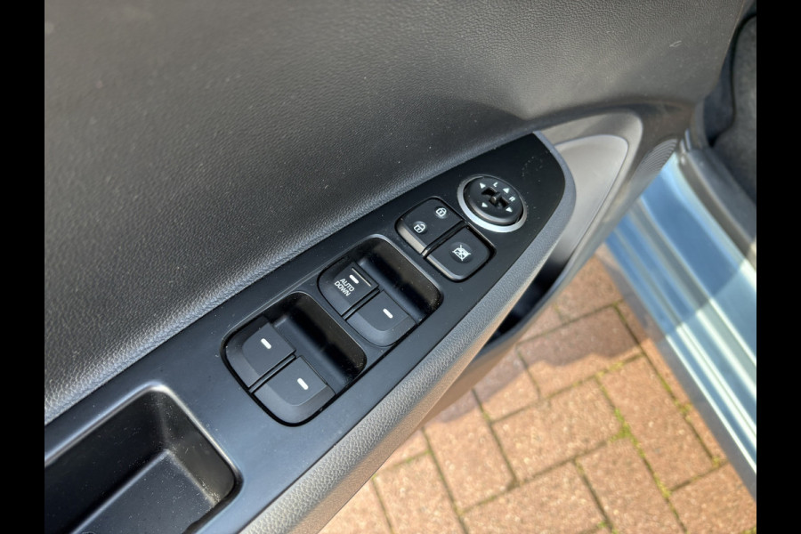 Hyundai i10 1.0i Comfort Smart 5-drs. NAVI/CARPLAY/CRUISE/PDC/15INCH/STOELVERWARMING