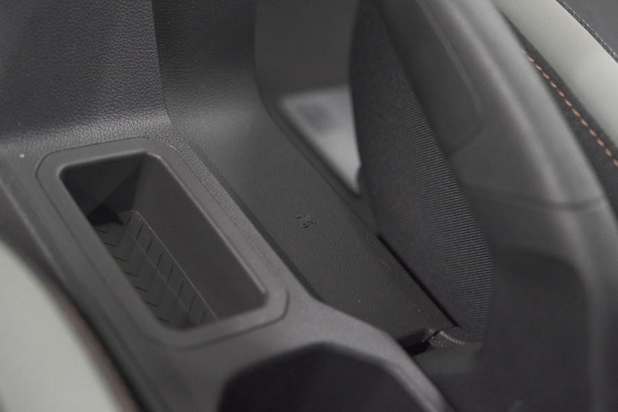Dacia Duster Mild Hybrid 130 Extreme | Camera | Apple Carplay | Parkeersensoren | Stuurwielverwarming
