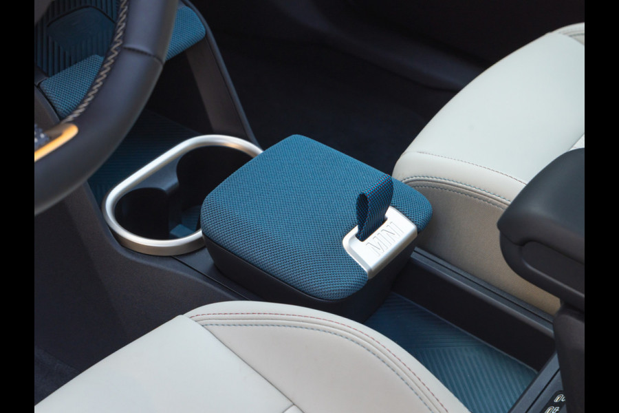 MINI Countryman 1.5 C Favoured - XL Pakket - Pano - Trekhaak - Memoryzetel