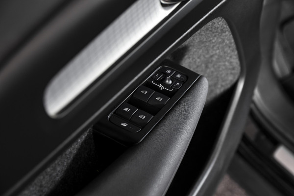 Volvo XC40 1.5 T4 Plug-in hybrid Inscription Expression | Dig. Cockpit | Adapt. Cruise | Stoel-+Stuurverw. | PDC | Camera | NAV + App. Connect | ECC | Elek. Klep | LM 18" | 6947